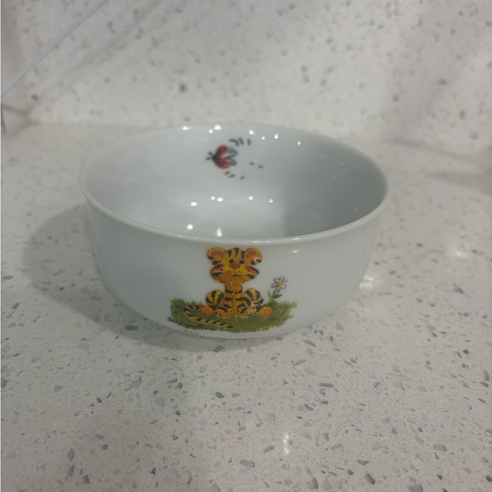 White Ceramic Bowl with Yellow Tiger Illustration - Home Kitchen